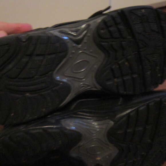 Vionic Women's Walker Classic Shoes, 8 (M) US, Black BARELY WORN, 23WALK - Picture 7 of 10